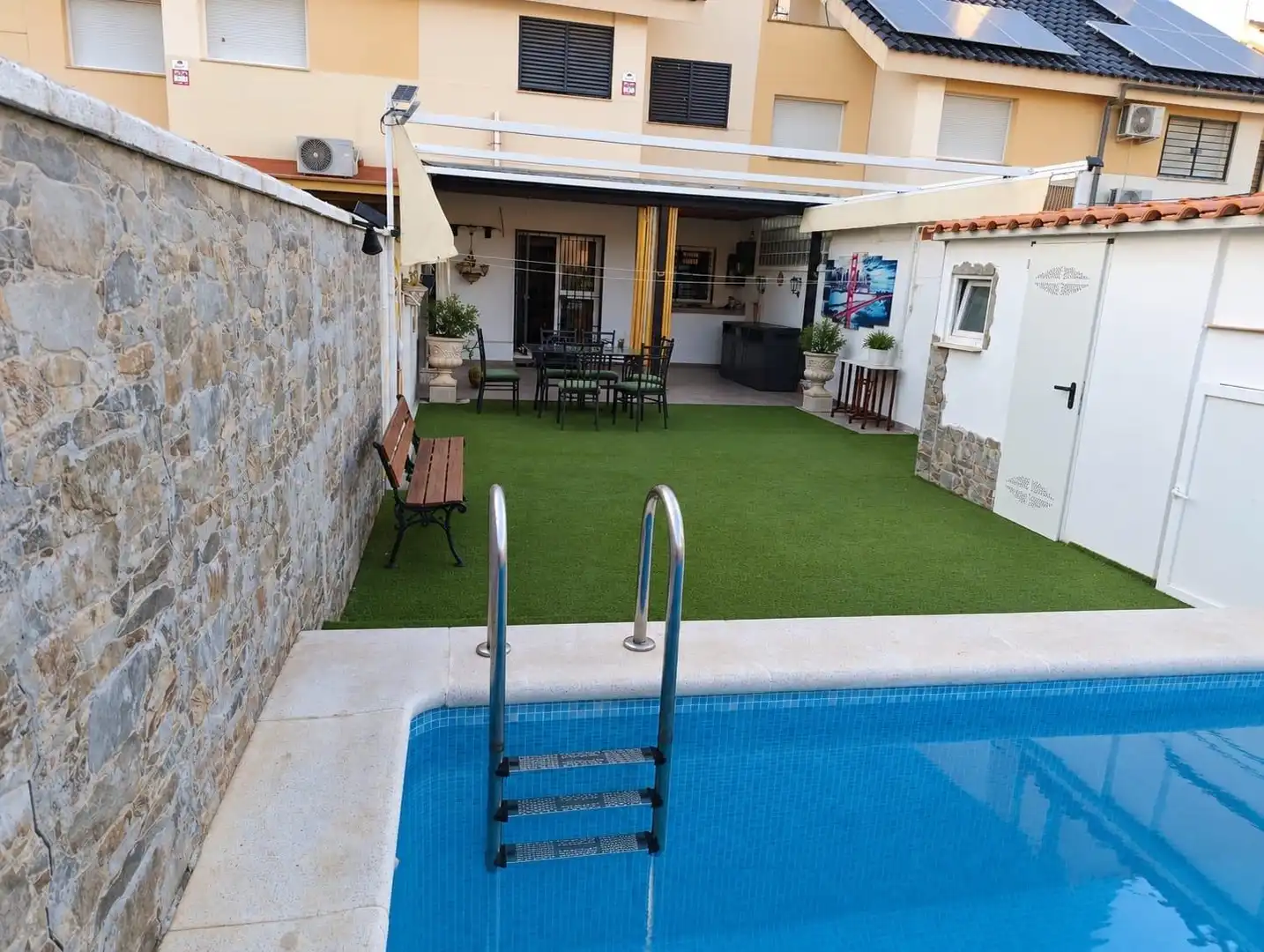 Terraced house with pool for sale in Huévar del Aljarafe