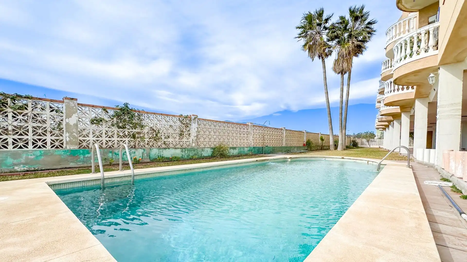 Piscina de Piso de alquiler en Málaga con Aire acondicionado, Jardín privado y Terraza