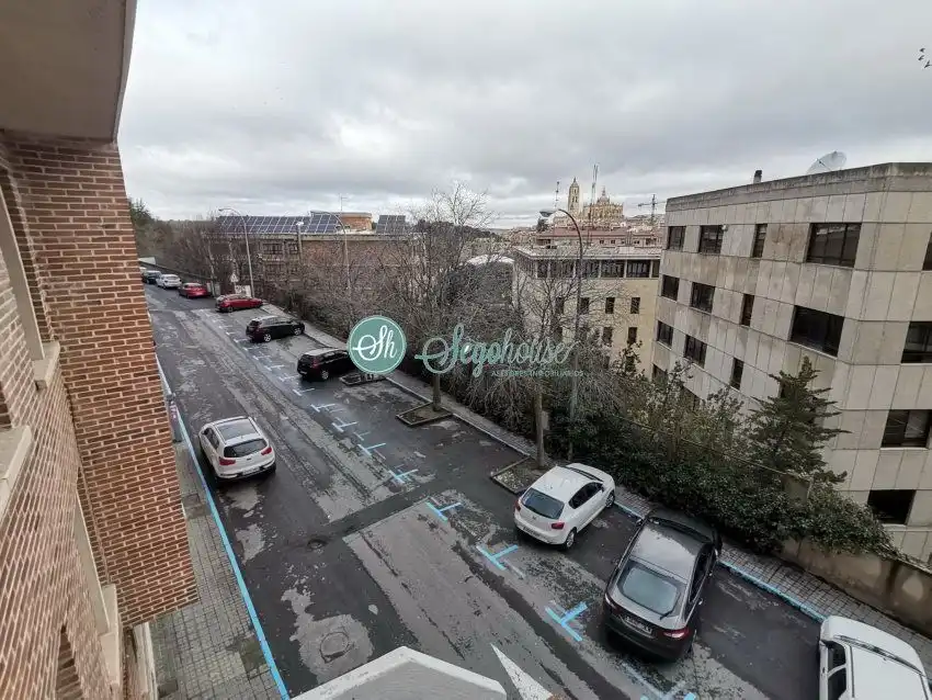 Parking de Piso en venta en Segovia con Calefacción, Parquet y Terraza