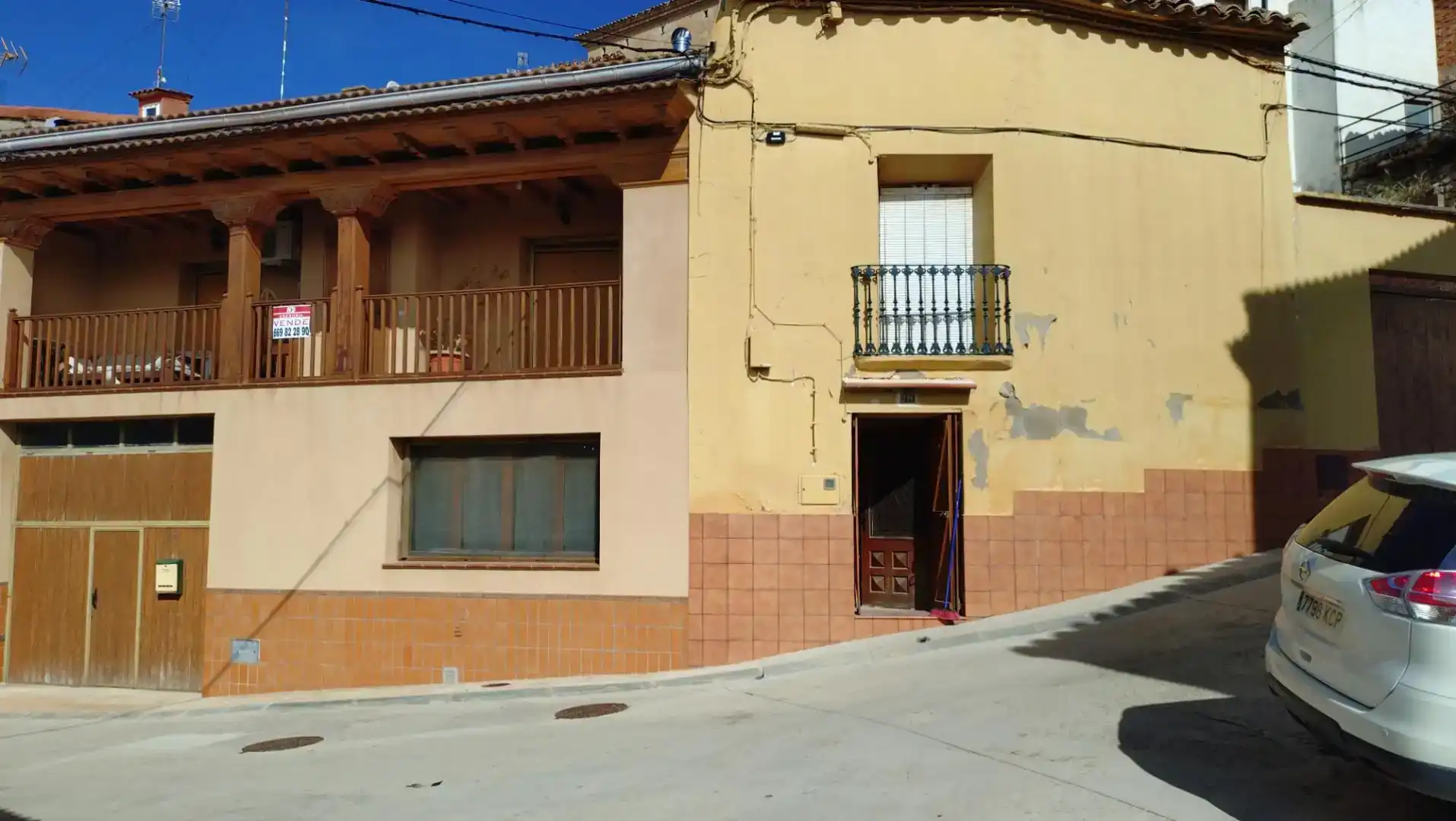 Vista exterior de Casa adosada en venda en Castelserás amb Aire condicionat i Balcó
