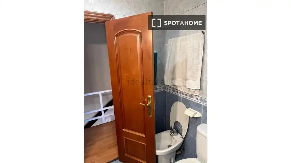 Bathroom of Flat for rent in Barcelona  with Air Conditioner, Heating and Furnished