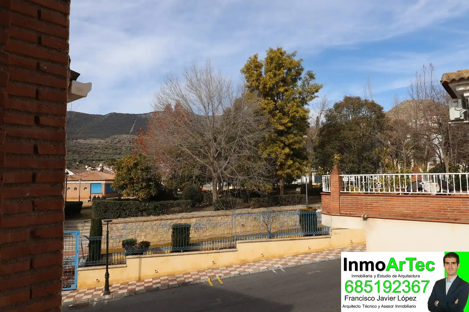 Vista exterior de Casa o xalet en venda en Íllora amb Jardí privat, Terrassa i Balcó