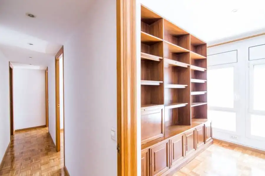Piso en venta en Barcelona con Calefacción y Parquet