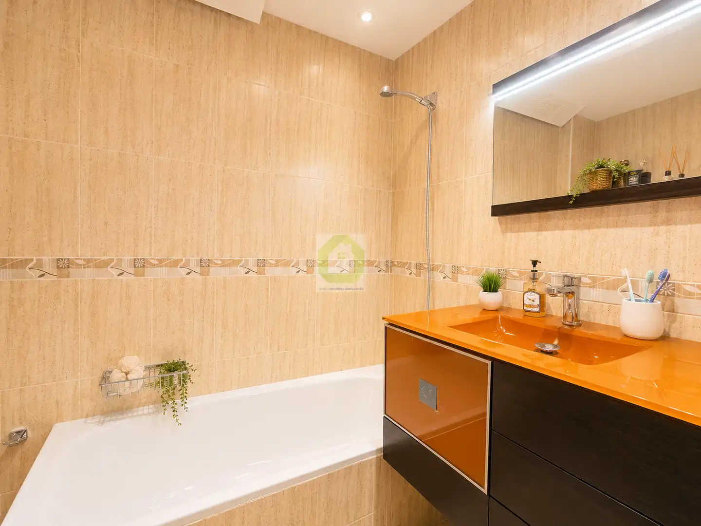 Badezimmer von Wohnung zur Miete in La Zubia mit Klimaanlage, Heizung und Möbliert