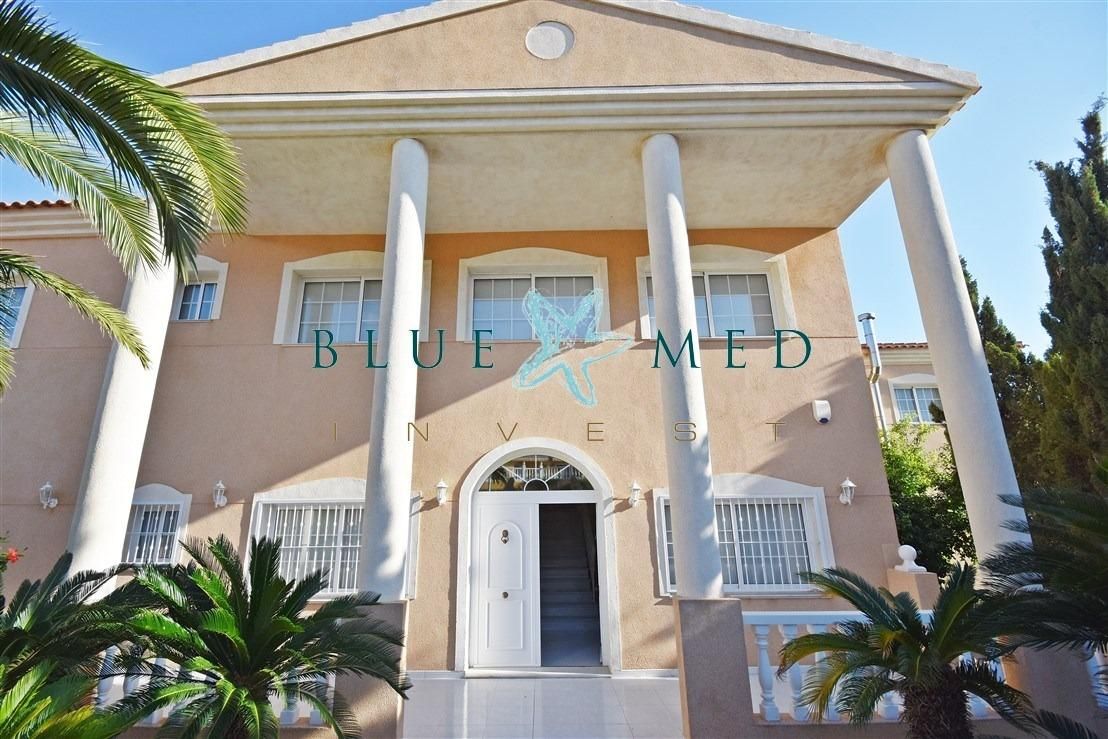 Vista exterior de Casa o xalet en venda en Mazarrón amb Aire condicionat, Calefacció i Jardí privat