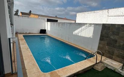 Piscina de Pis en venda en Pilas amb Piscina comunitària