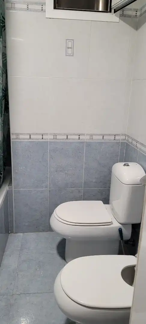 Baño de Piso de alquiler en Cuenca con Calefacción, Parquet y Amueblado