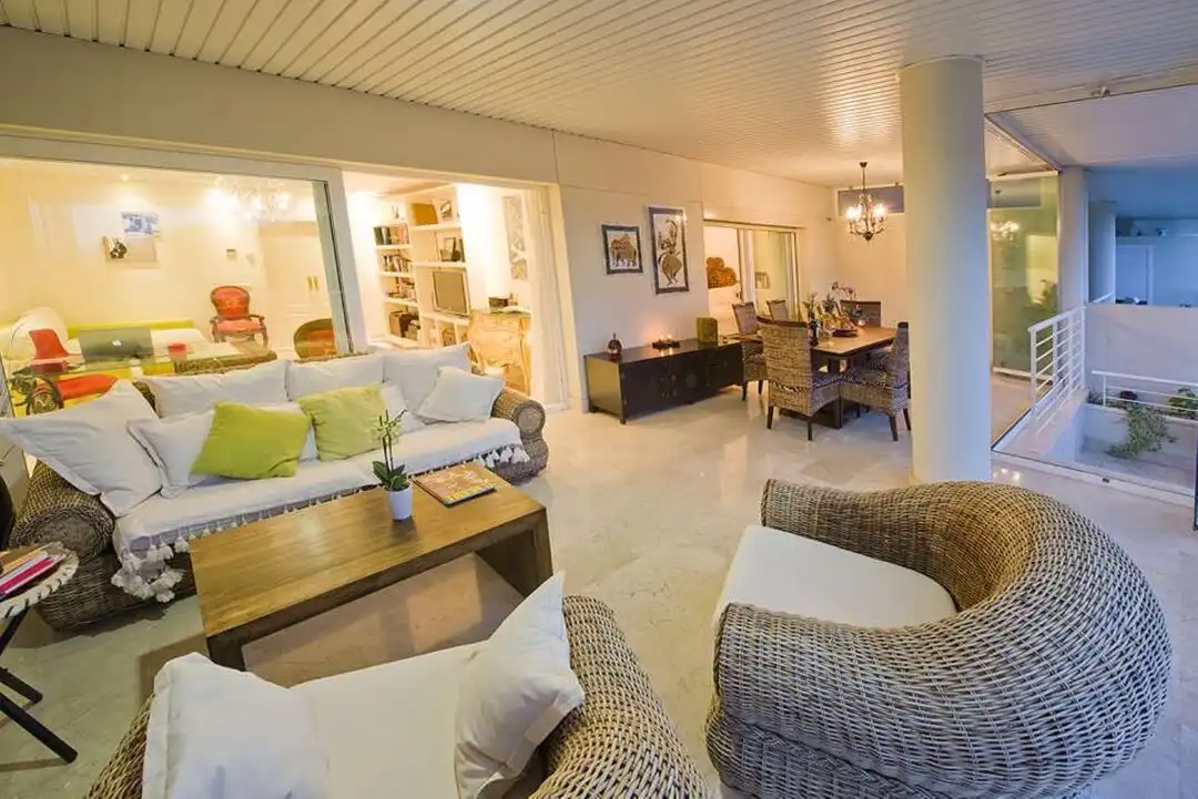 Wohnzimmer von Wohnungen zum Verkauf in Marbella mit Privatgarten, Terrasse und Abstellraum