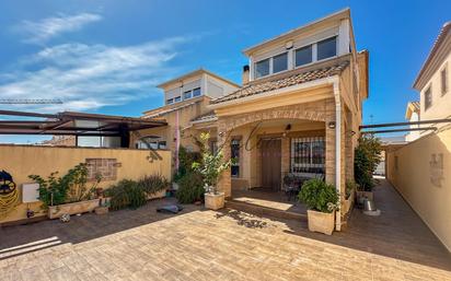 Vista exterior de Casa o xalet en venda en Pilar de la Horadada amb Aire condicionat, Calefacció i Jardí privat