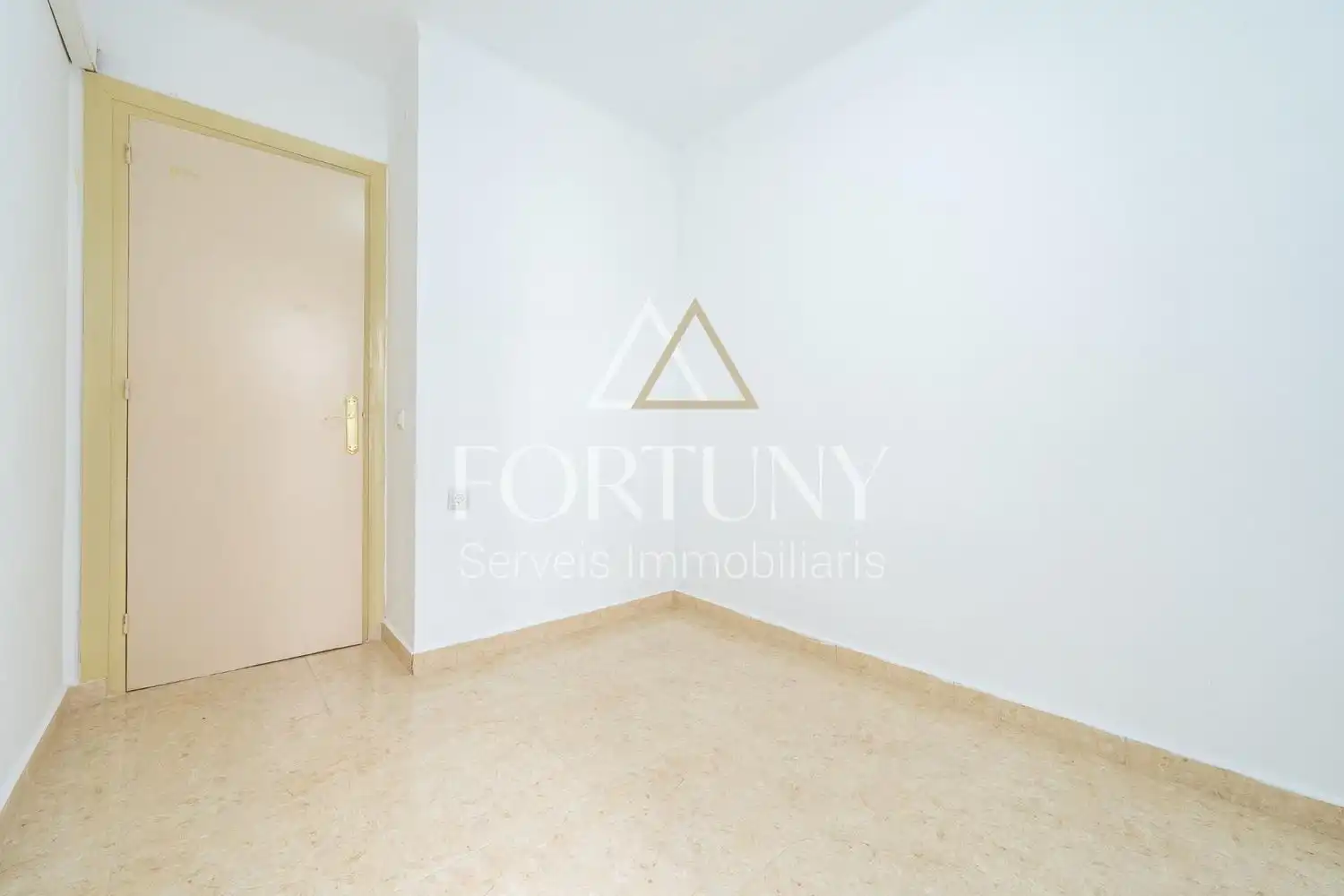 Flat with terrace for sale in del Carrilet 30, imagen 23
