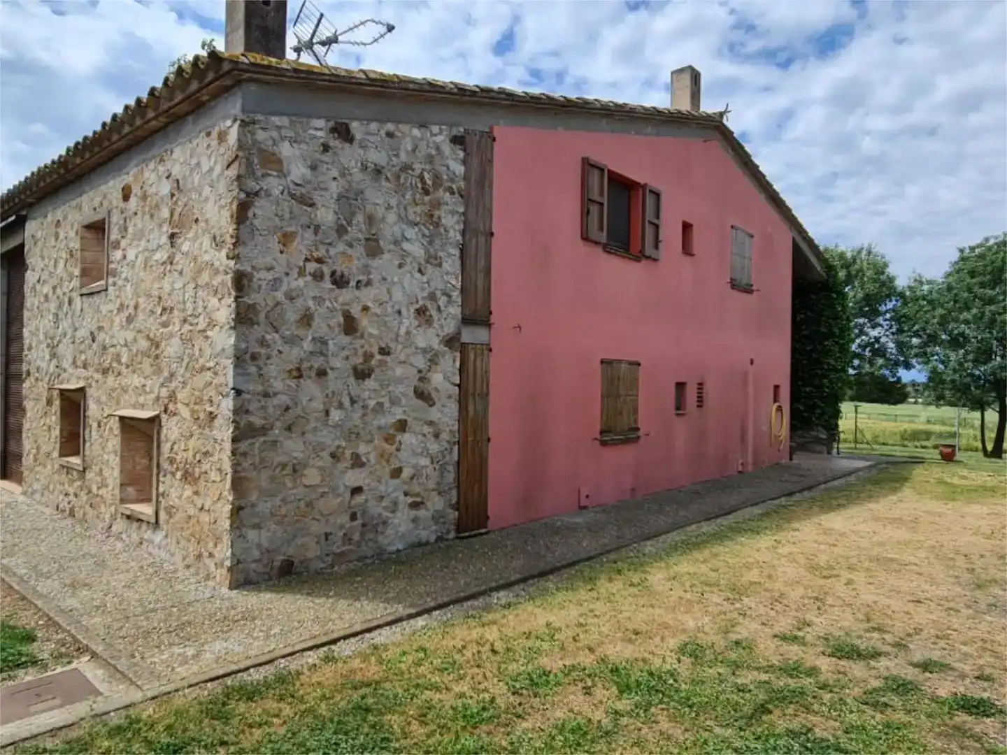 Vista exterior de Finca rústica en venda en Cassà de la Selva amb Balcó