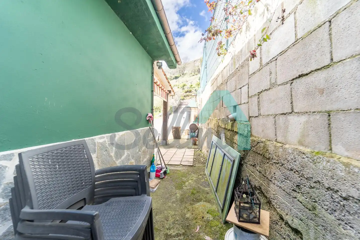 Vista exterior de Casa o xalet en venda en Oviedo  amb Jardí privat, Terrassa i Traster