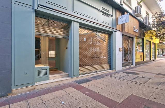 Local comercial en Venta en Calle de Francisco de Vitoria en Paseo Constitución - Las Damas