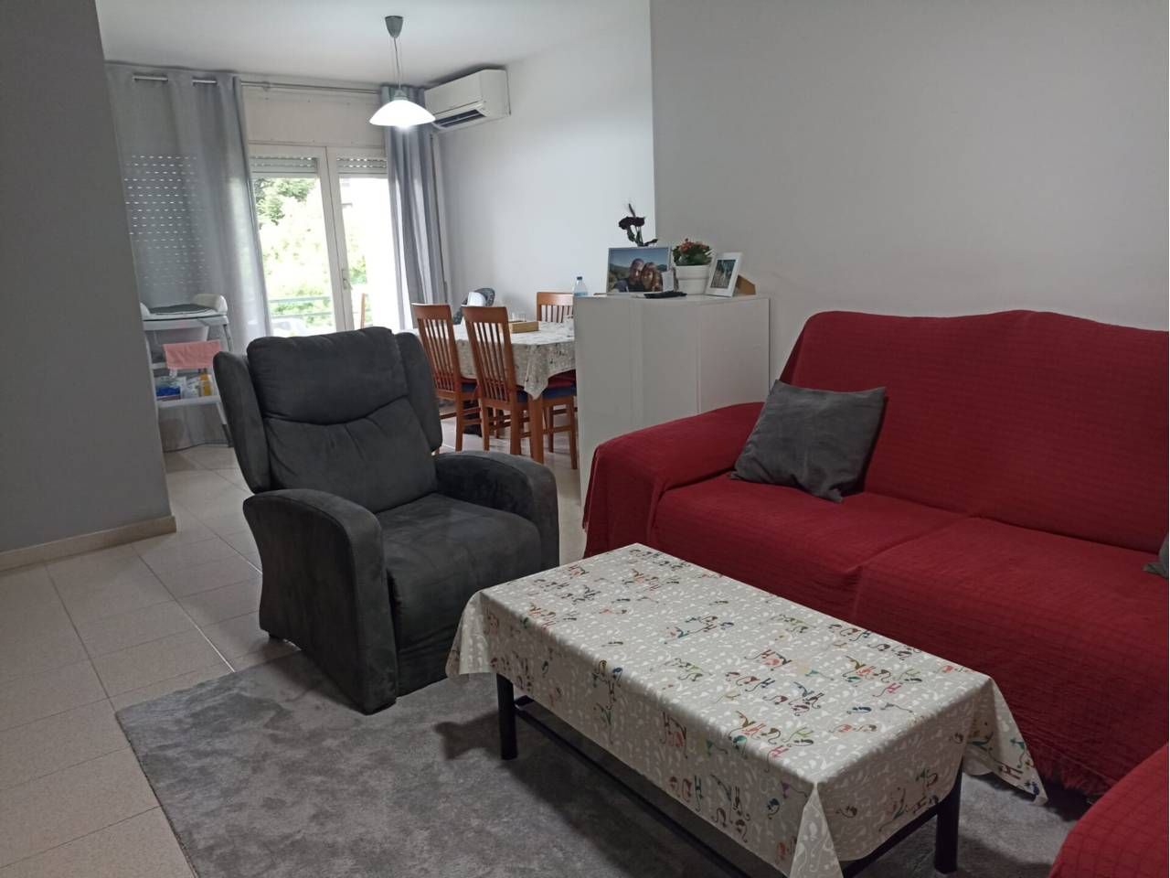 Sala d'estar de Pis en venda en Olot amb Aire condicionat, Calefacció i Balcó