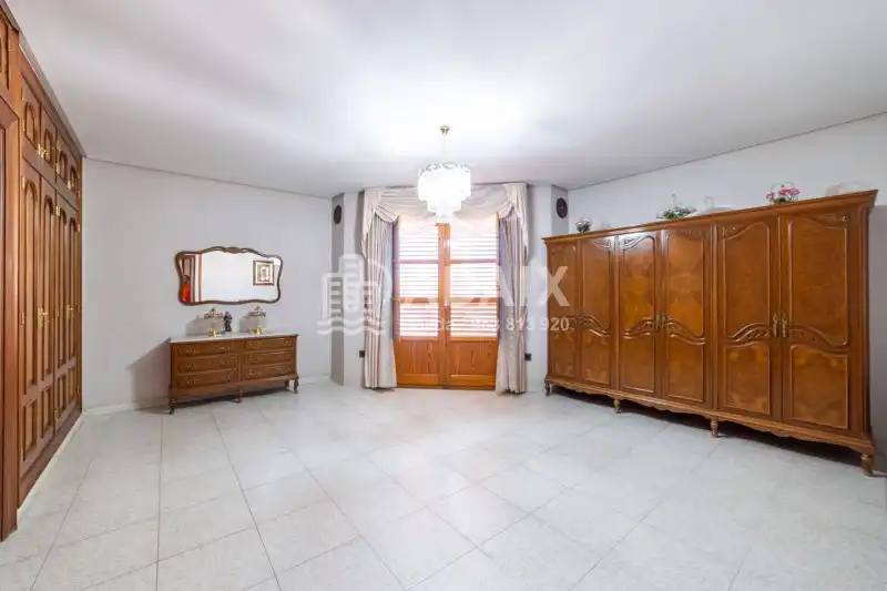 Haus oder Chalet zum Verkauf in Úbeda mit Terrasse, Abstellraum und Balkon
