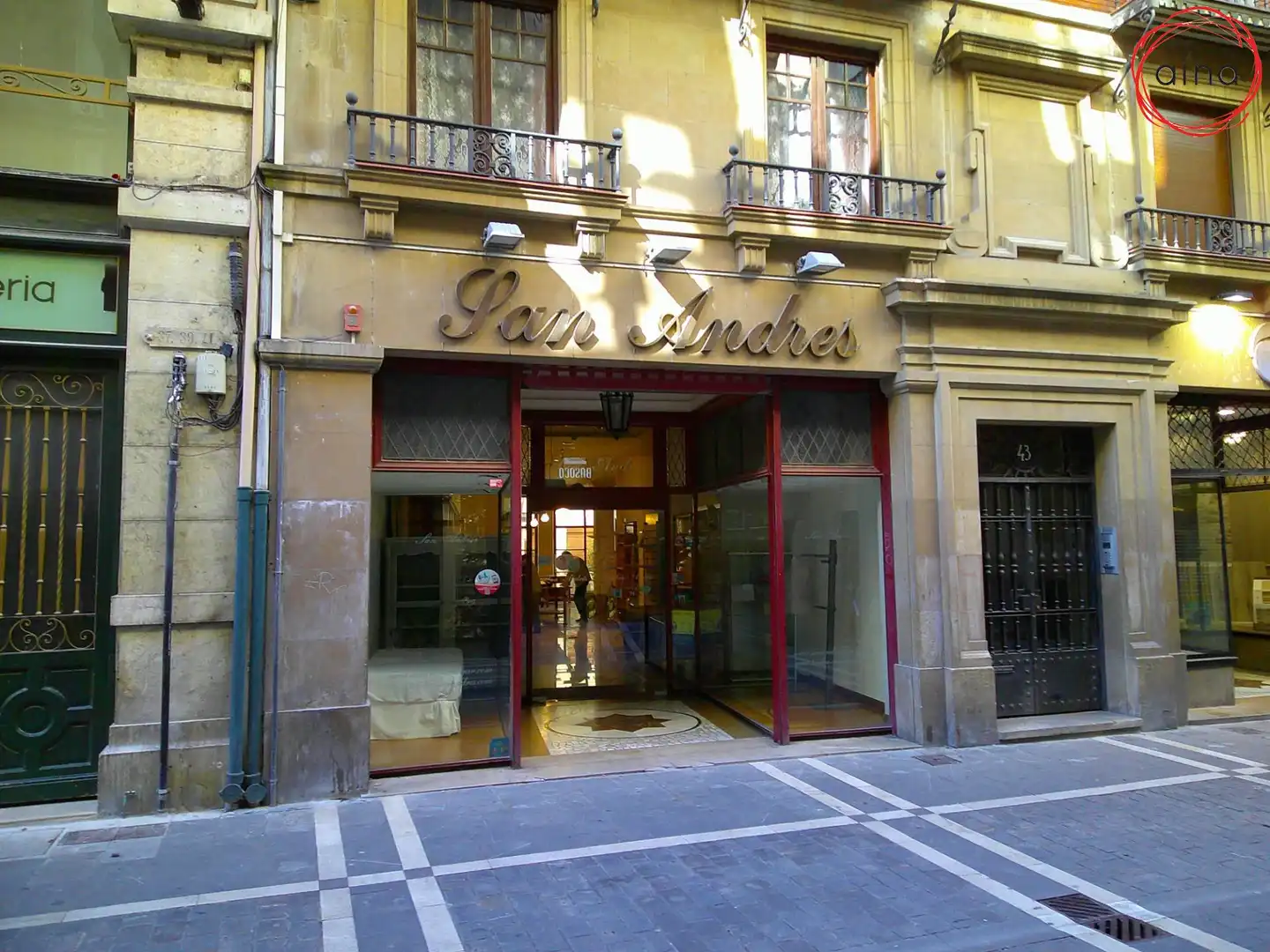 Local de alquiler en  Pamplona / Iruña con Amueblado