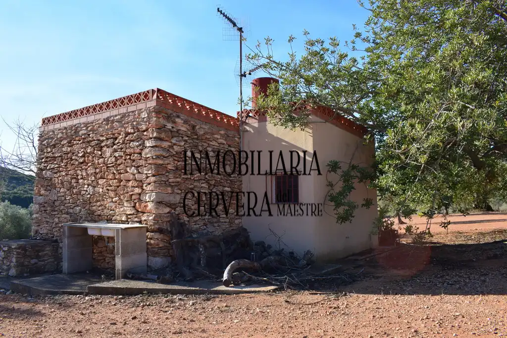 Vista exterior de Finca rústica en venda en Cervera del Maestre amb Terrassa