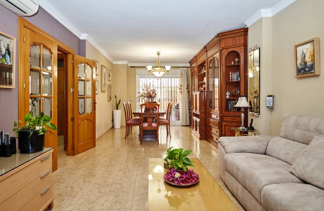 Casa adosada en Venta en Calle Pintor Rafael Hidalgo de Caviedes en Renfe - Bulevar 1ª y 2ª Fase