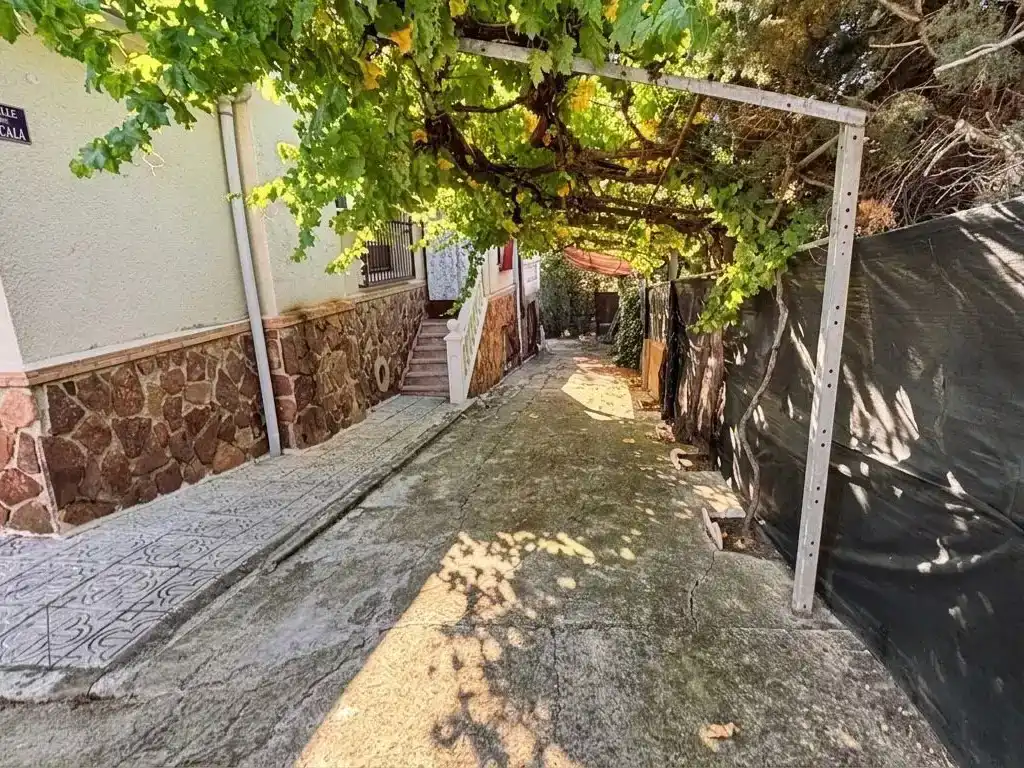 Vista exterior de Casa o xalet en venda en El Casar de Escalona amb Aire condicionat, Piscina i Balcó