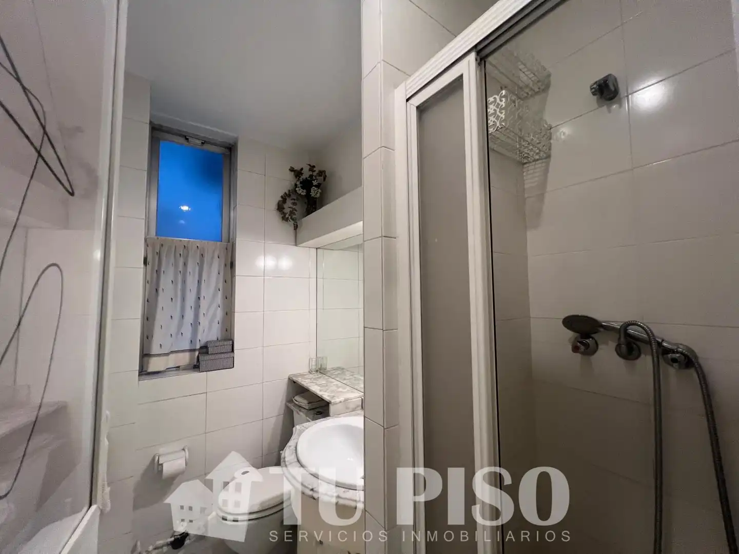 Bathroom of Flat for sale in Madrid  with Air Conditioner, Heating and Furnished