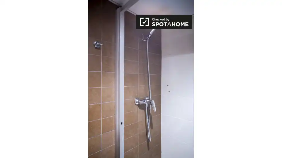 Bathroom of Flat for rent in Valencia  with Air Conditioner, Heating and Furnished