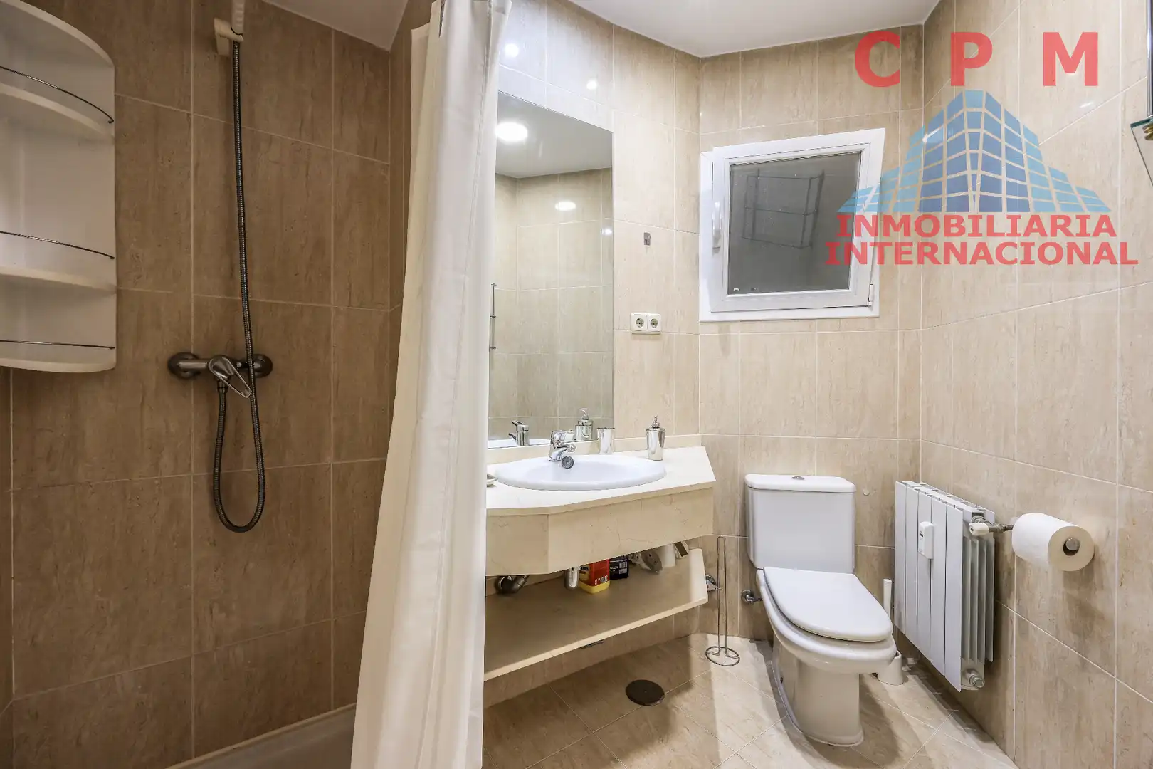 Baño de Piso de alquiler en Madrid con Aire acondicionado, Calefacción y Parquet