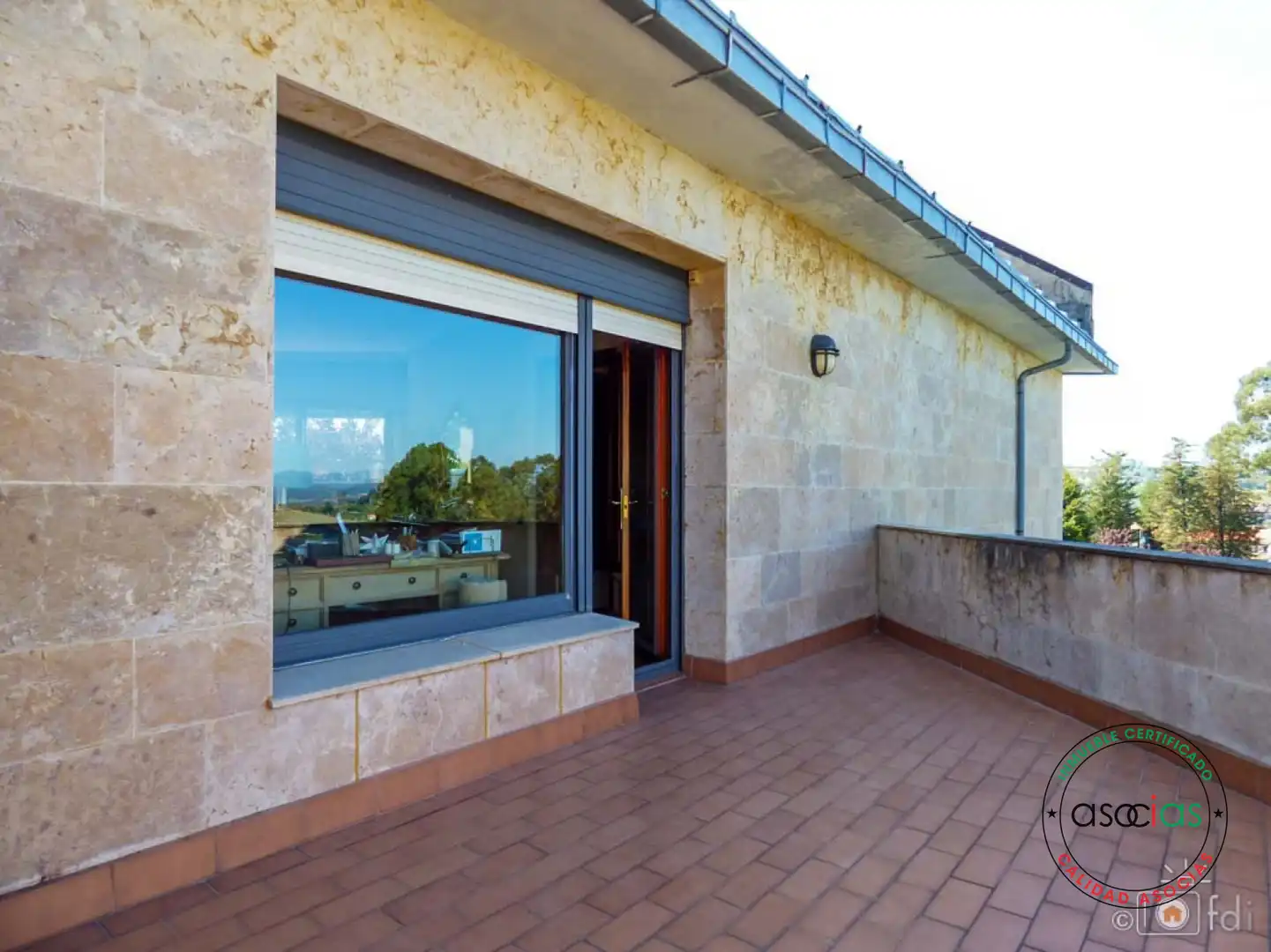 Terrassa de Casa o xalet en venda en Oviedo  amb Calefacció, Jardí privat i Parquet