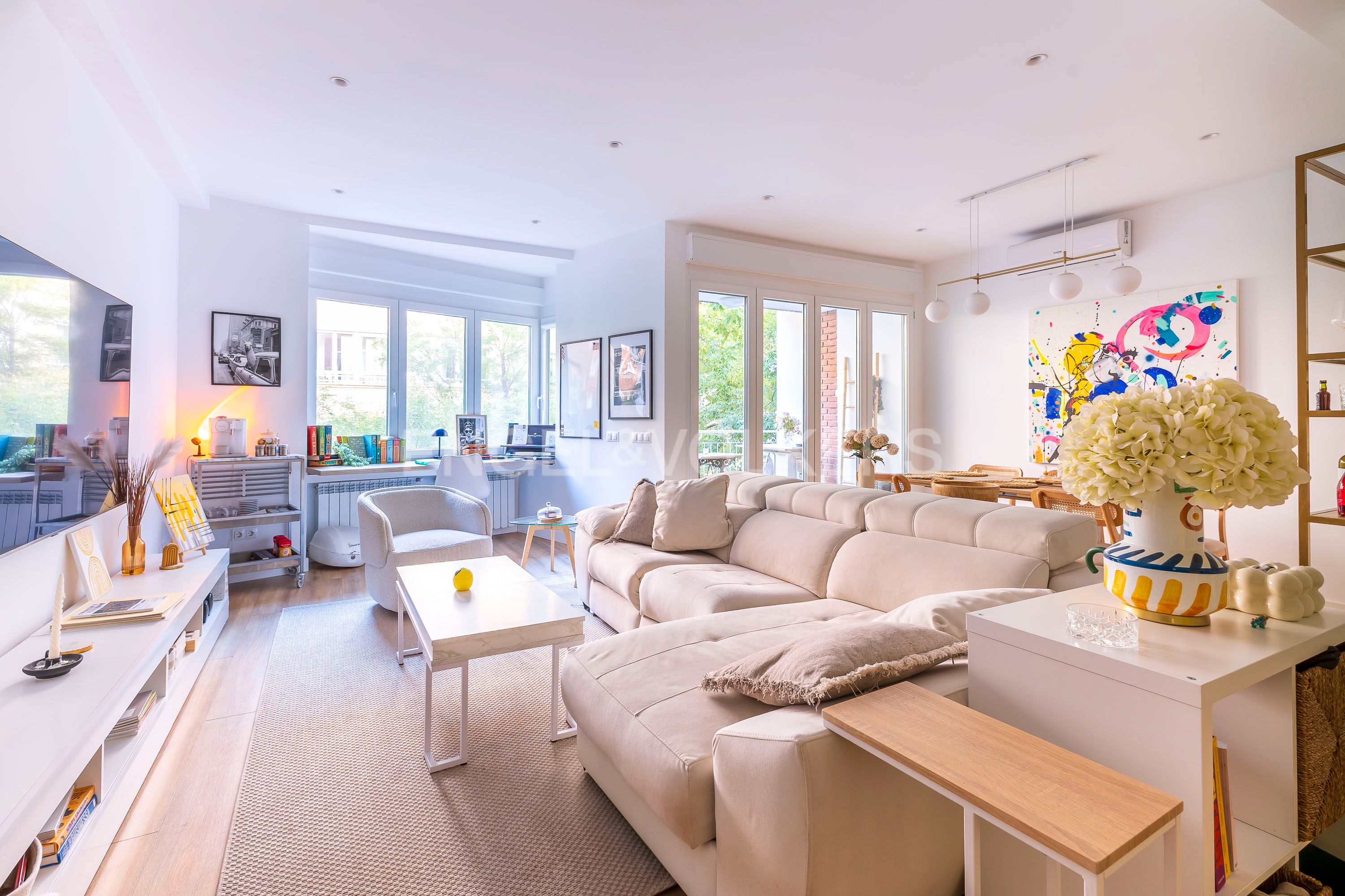 Sala d'estar de Apartament en venda en  Madrid Capital amb Aire condicionat, Calefacció i Parquet