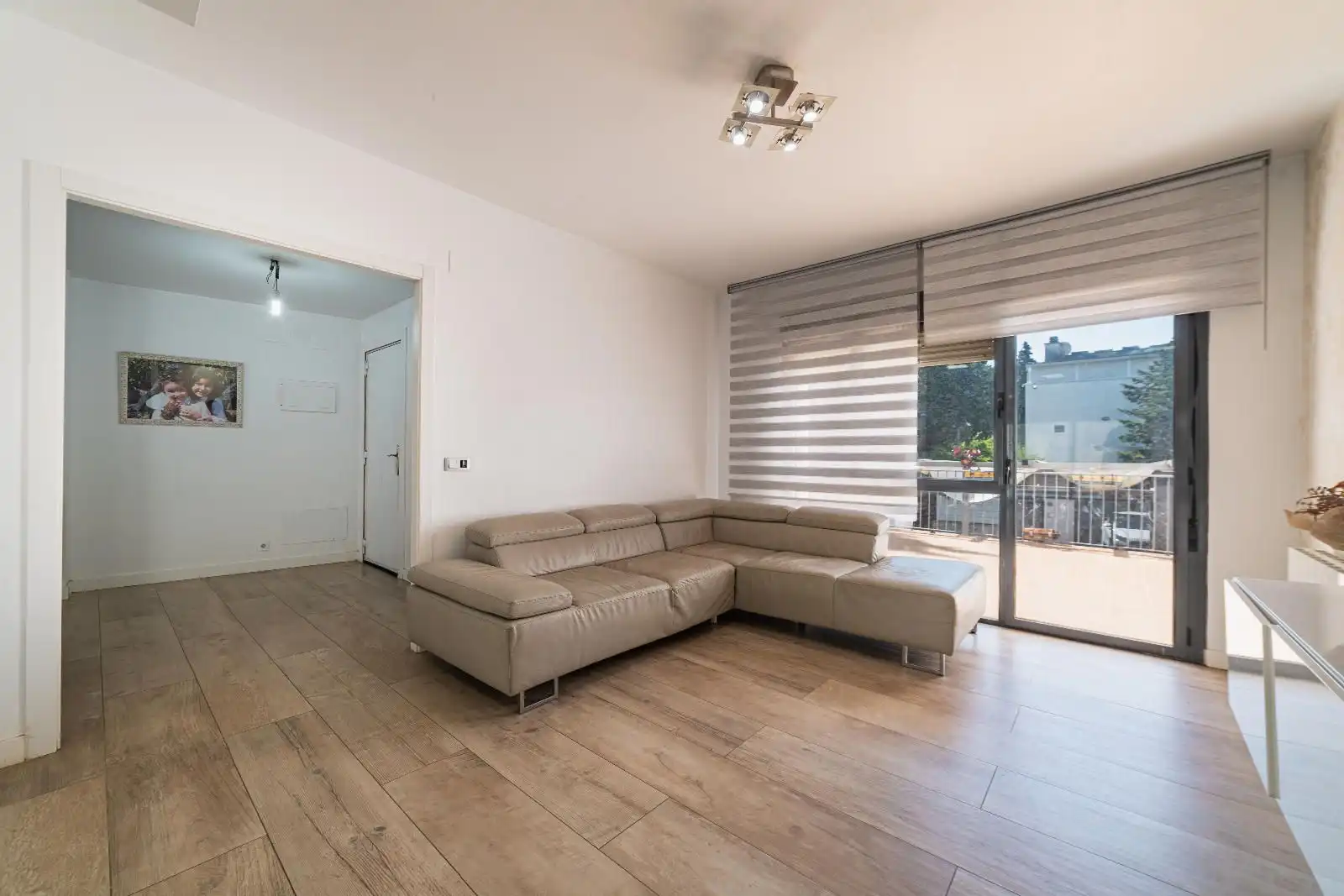 Wohnzimmer von Einfamilien-Reihenhaus zum Verkauf in Canet de Mar mit Klimaanlage, Heizung und Privatgarten