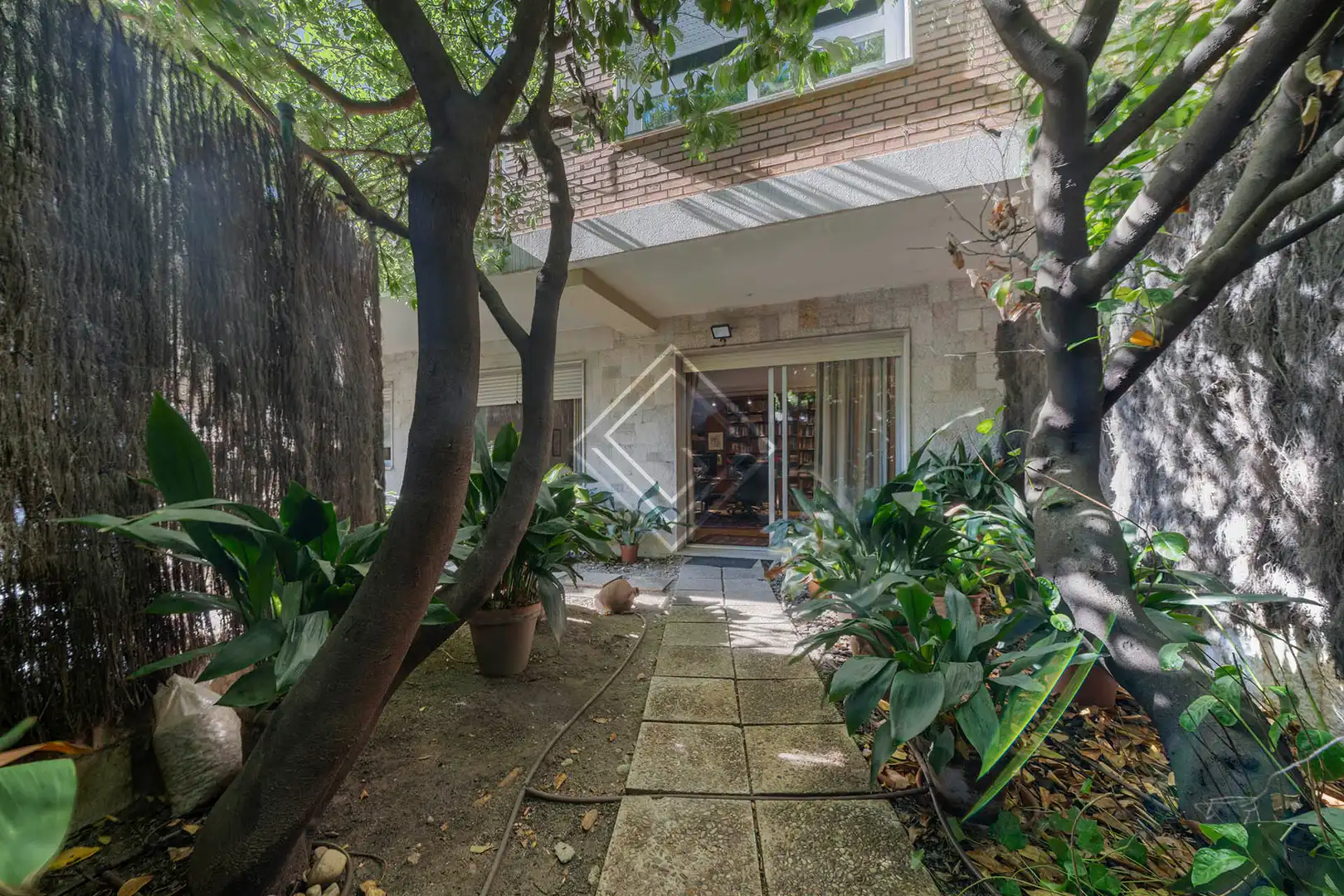 Vista exterior de Pis en venda en Madrid amb Jardí privat, Terrassa i Piscina comunitària