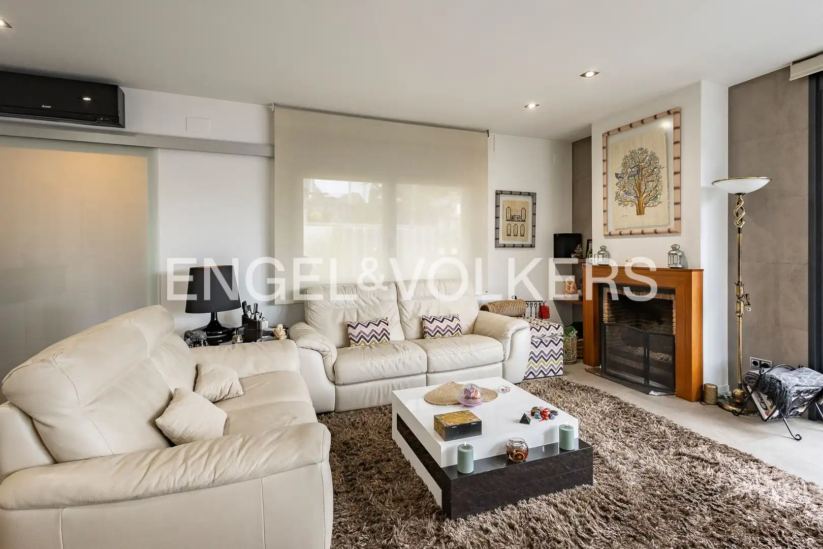 Sala d'estar de Casa o xalet en venda en Vallirana amb Aire condicionat, Calefacció i Jardí privat