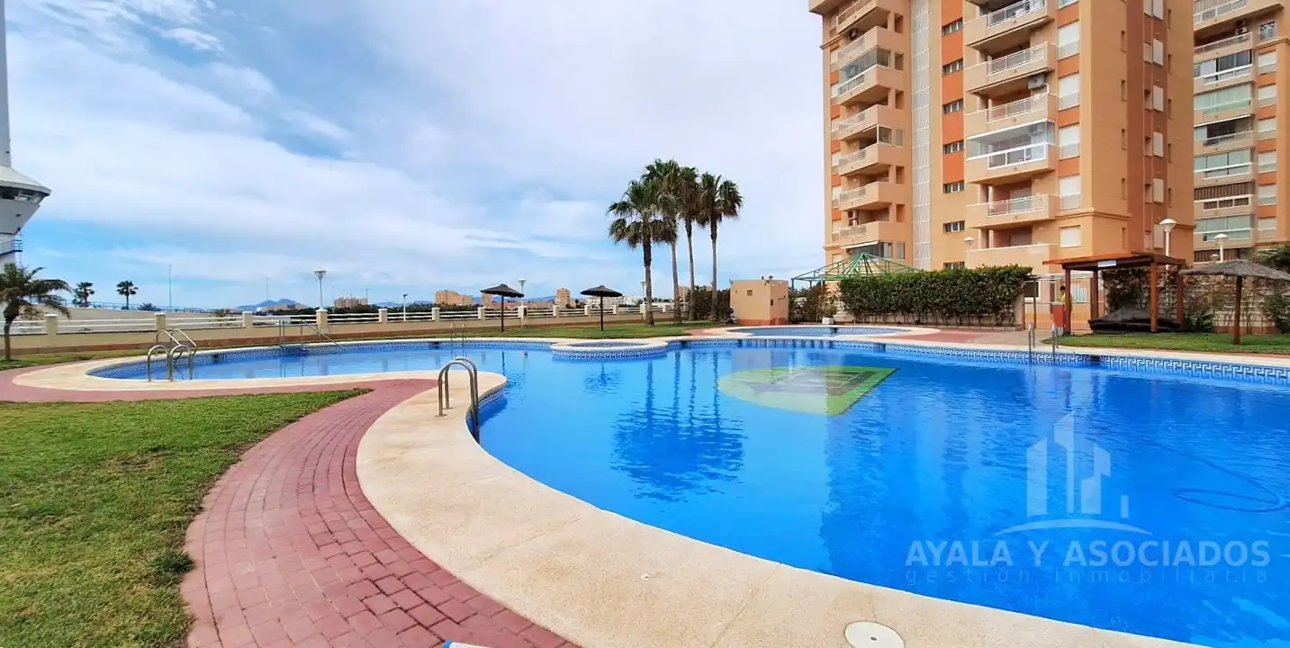 Piscina de Piso en venta en La Manga del Mar Menor con Terraza, Trastero y Piscina comunitaria
