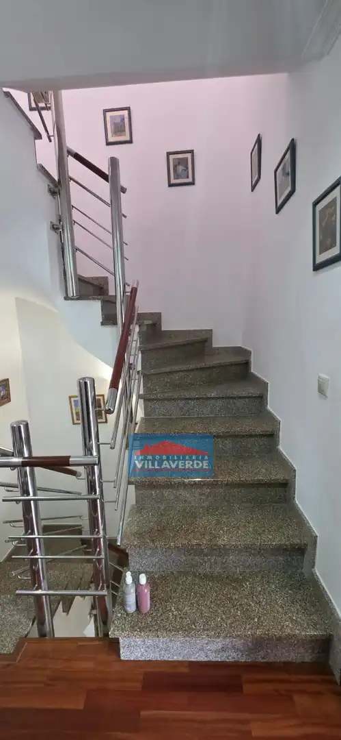 Casa adosada en venta en Cangas  con Calefacción, Terraza y Trastero