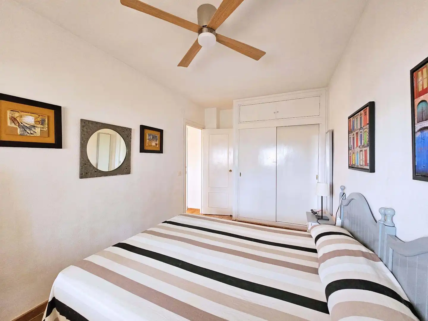 Dormitori de Apartament de lloguer en La Manga del Mar Menor amb Calefacció, Terrassa i Piscina comunitària