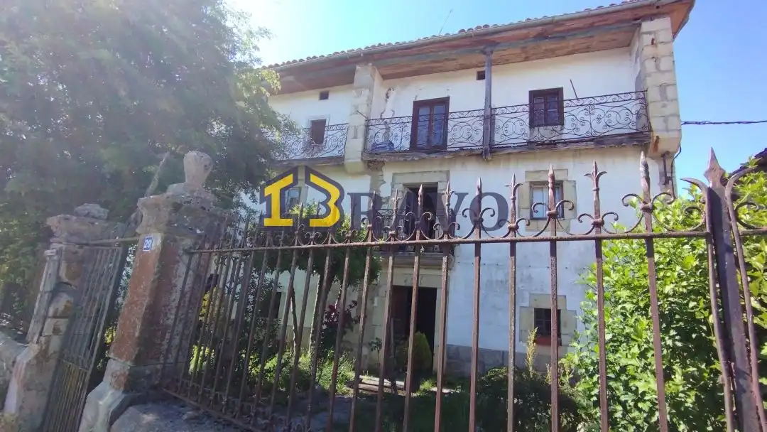 Vista exterior de Casa o chalet en venta en Espinosa de los Monteros con Jardín privado, Trastero y Balcón