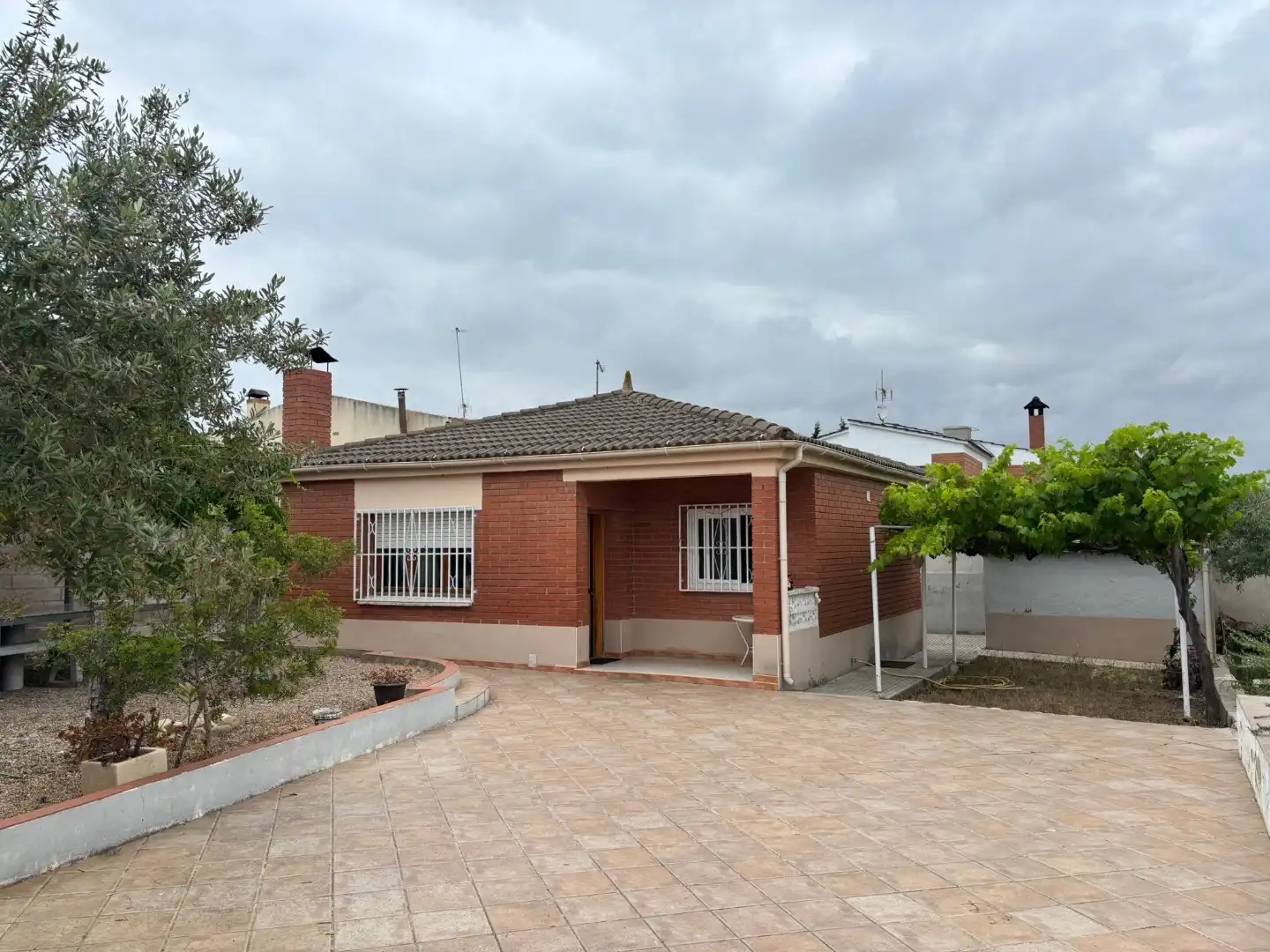 Casa rústica con piscina en venta en Carrer del Vallespir 48