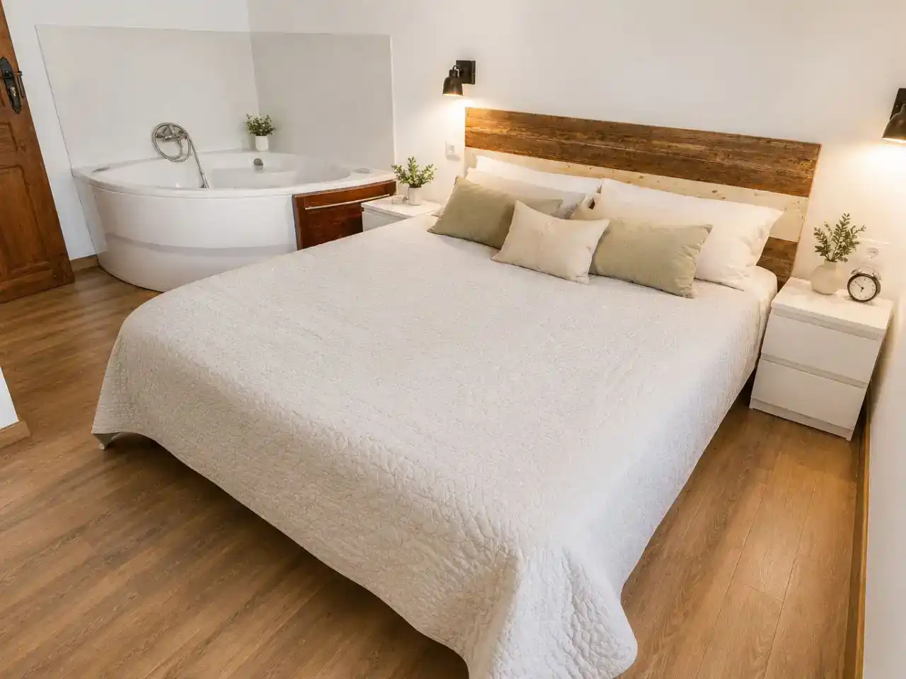 Habitación de Casa adosada en venta en Cangas de Onís con Balcón