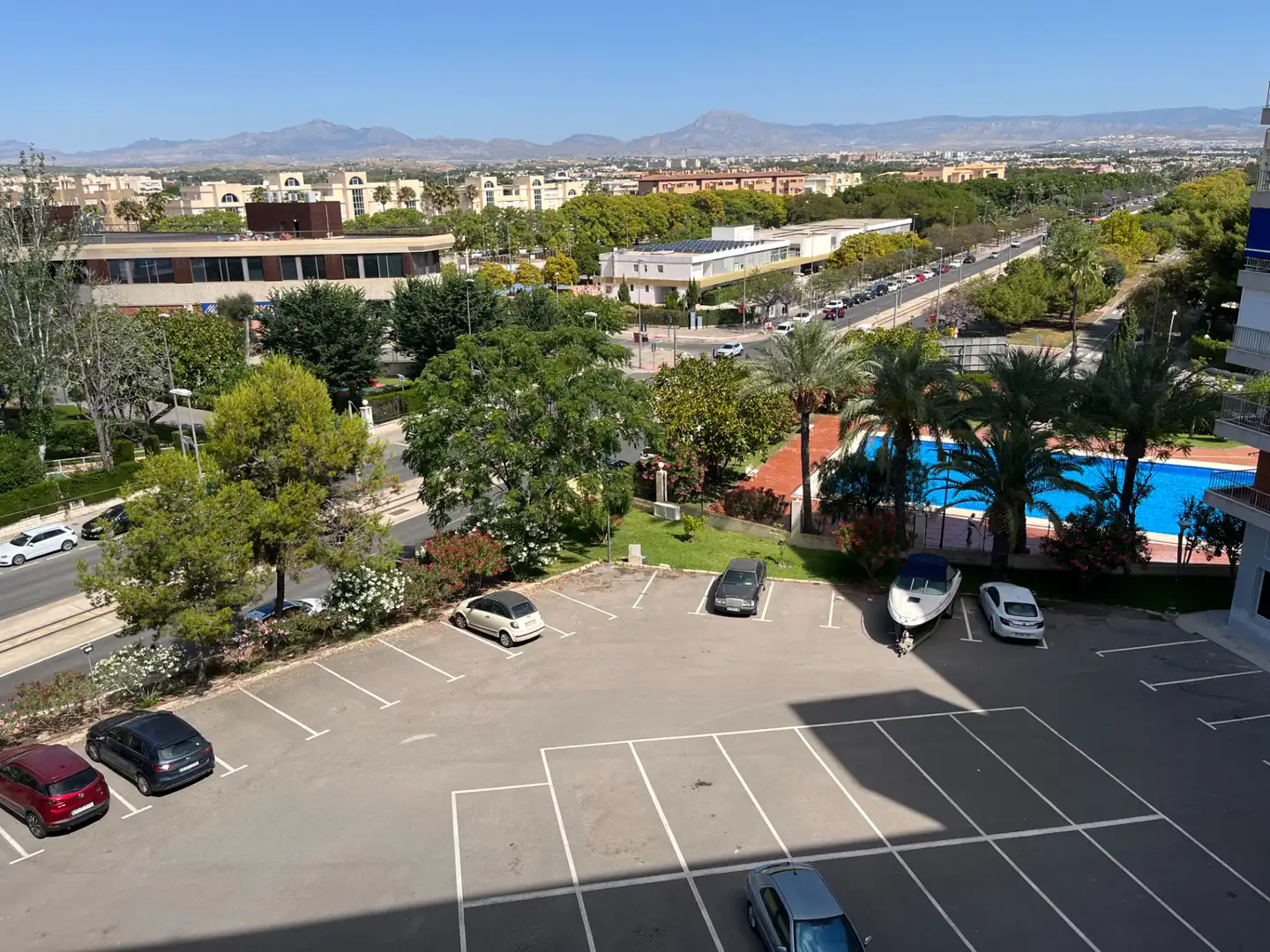 Parking de Piso en venta en Alicante / Alacant con Terraza, Trastero y Amueblado