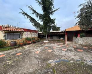 Vista exterior de Casa o xalet en venda en Perales de Tajuña amb Piscina