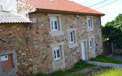 Vista exterior de Finca rústica en venda en A Laracha   amb Jardí privat