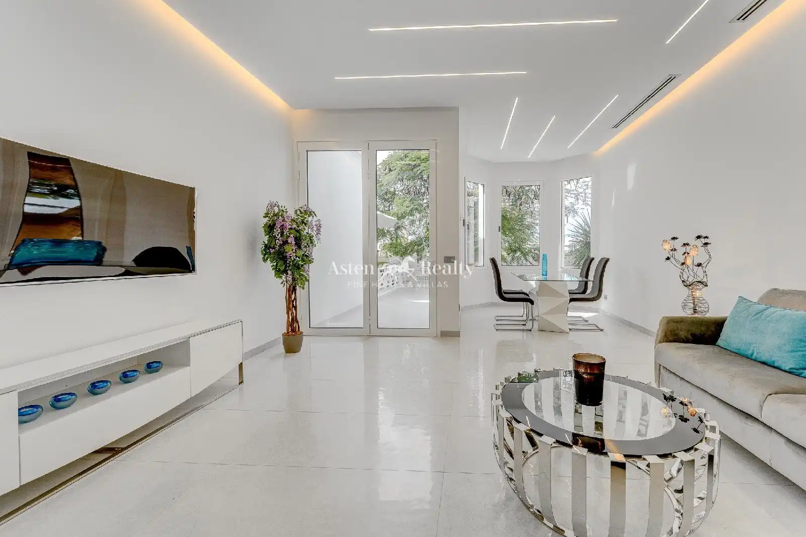 Living room of Detached homes for sale in Adeje  with Air Conditioner, Terrace and Swimming Pool