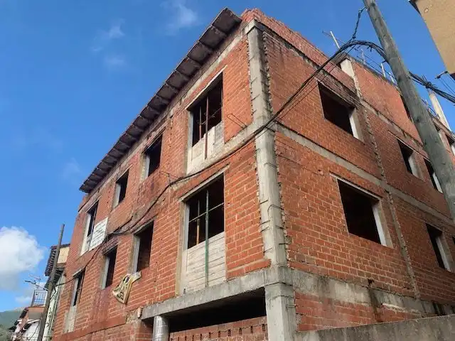 Mixt residencial en venda a EMPEDRADA 71