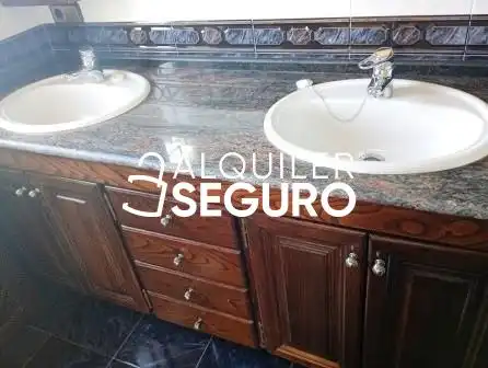 Bathroom of Flat for rent in Cambre   with Heating and Terrace