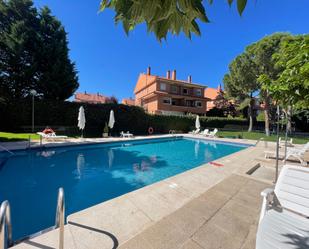 Piscina de Dúplex de lloguer en Las Rozas de Madrid amb Aire condicionat, Terrassa i Piscina