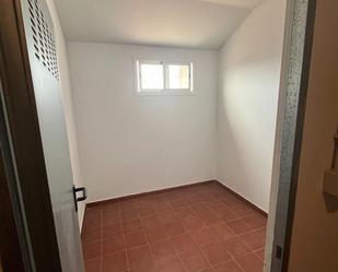 Box room to rent in Montijo