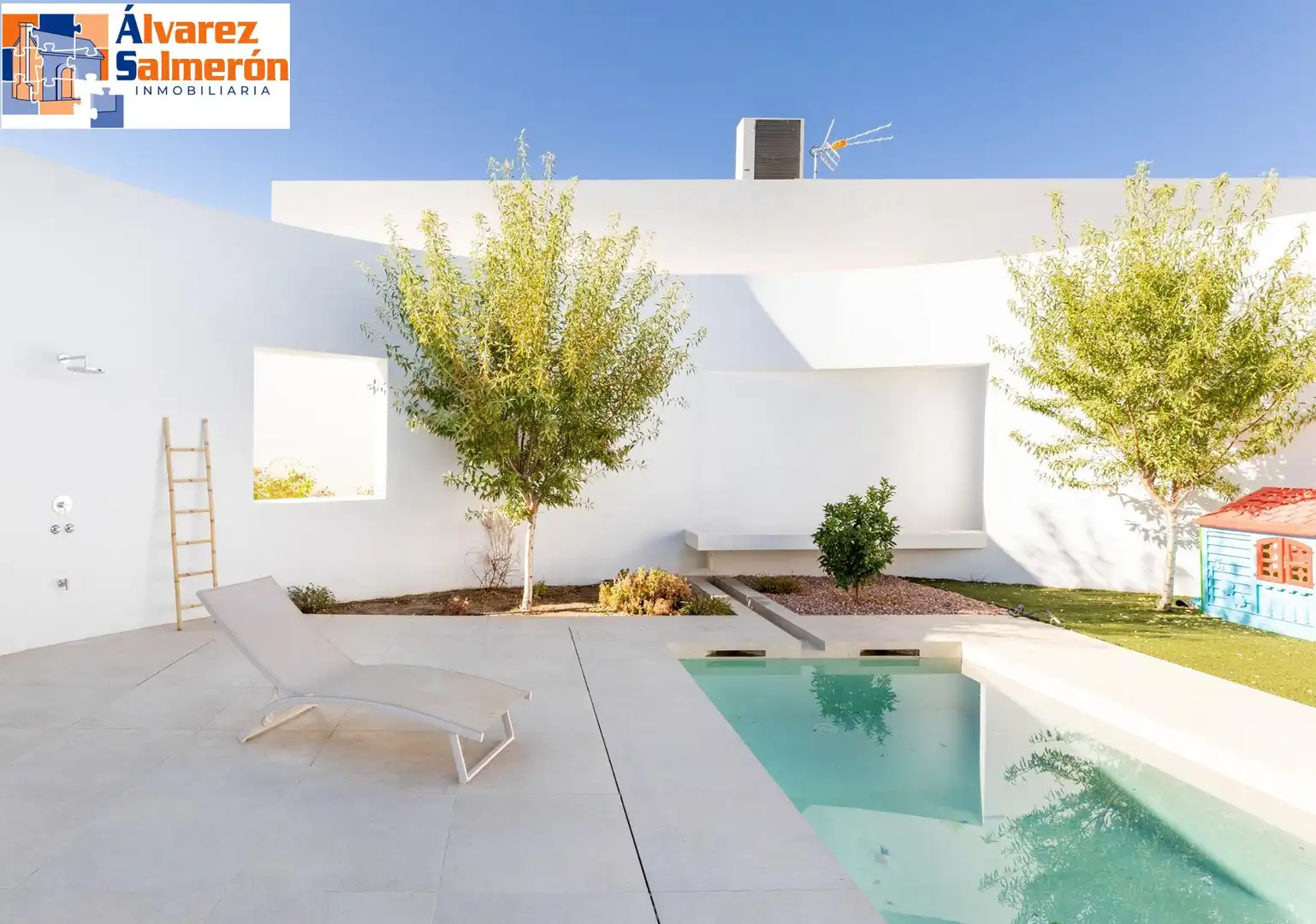 Swimming pool of Houses for sale in Albolote  with Air Conditioner, Heating and Private garden