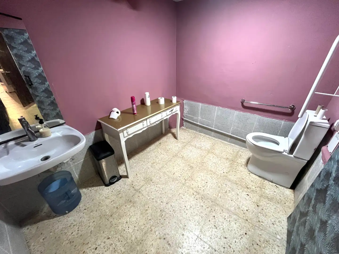 Baño de Local en traspaso en Barcelona con Aire acondicionado y Amueblado