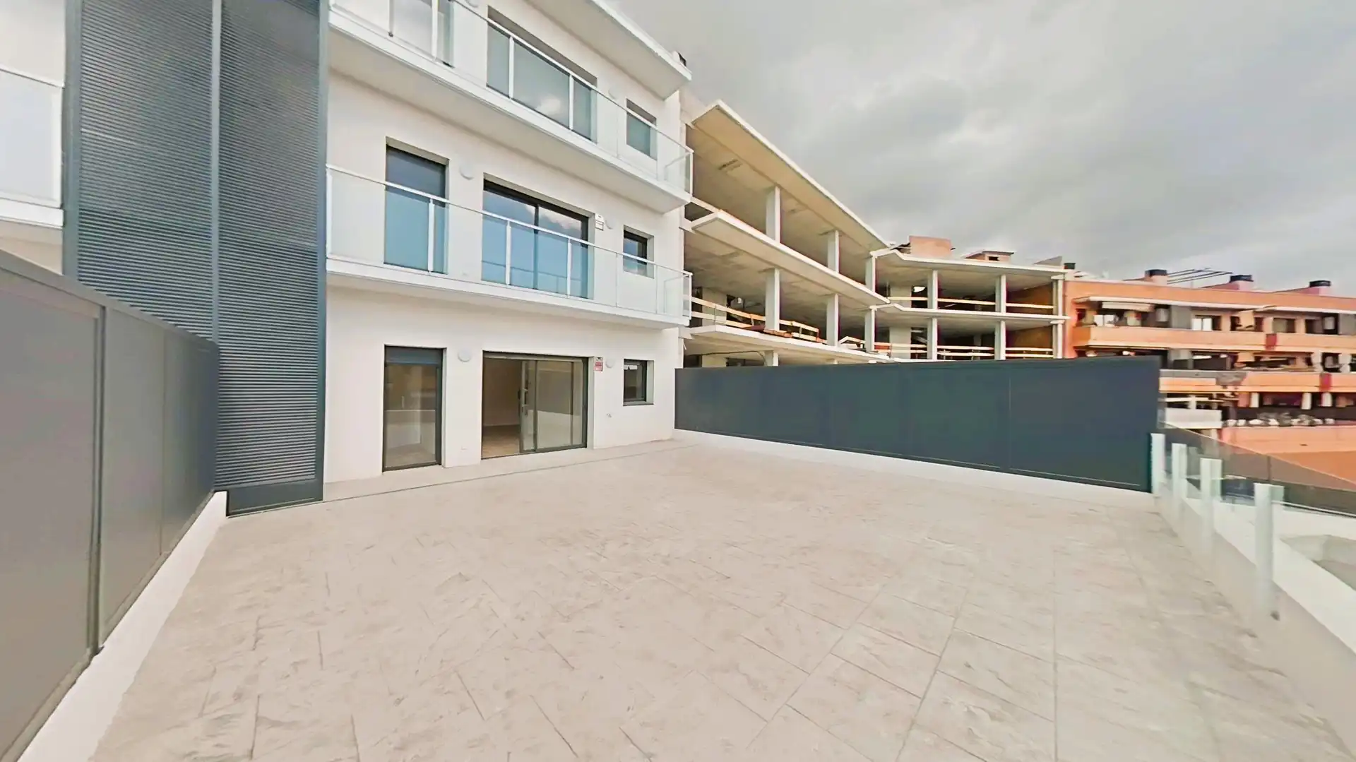 Vista exterior de Planta baja en venta en Cubelles con Aire acondicionado, Calefacción y Jardín privado