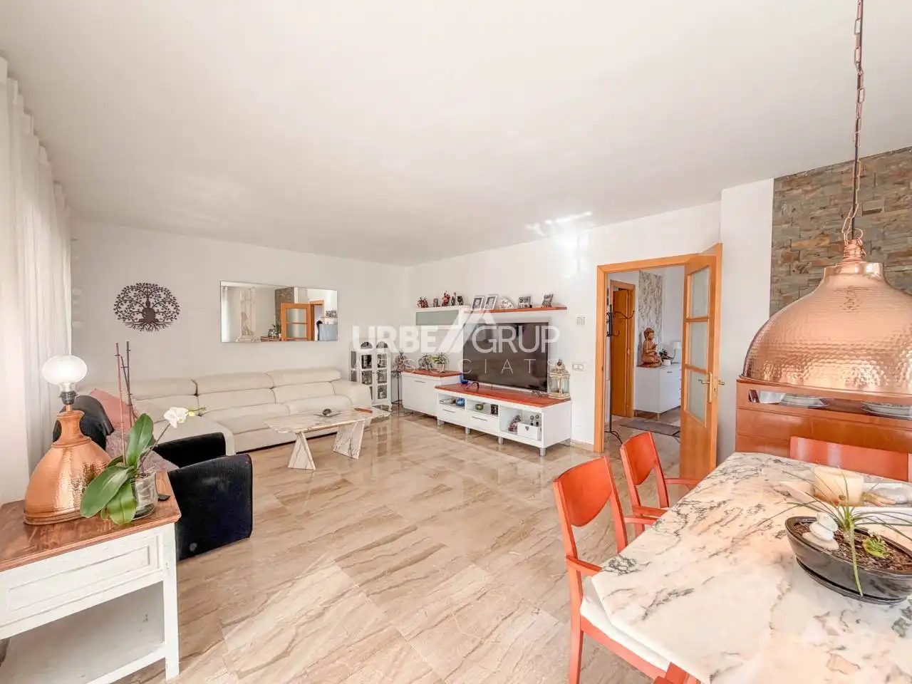 Sala d'estar de Casa adosada en venda en Terrassa amb Calefacció, Jardí privat i Terrassa