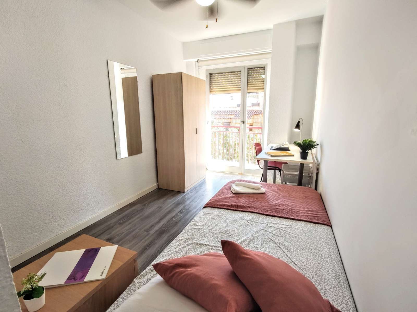 Bedroom of Flat to share in Burjassot  with Air Conditioner, Heating and Terrace